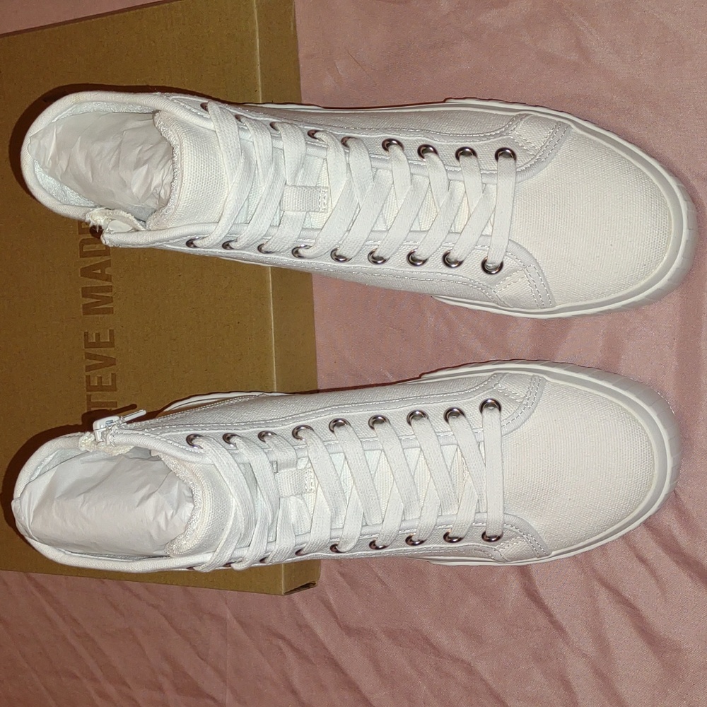 STEVE MADDEN👣 Chanced Sneaks in White